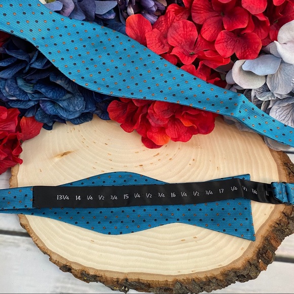 100% Blue Silk Jacquard Woven Adjustable Bow Tie - Picture 9 of 11